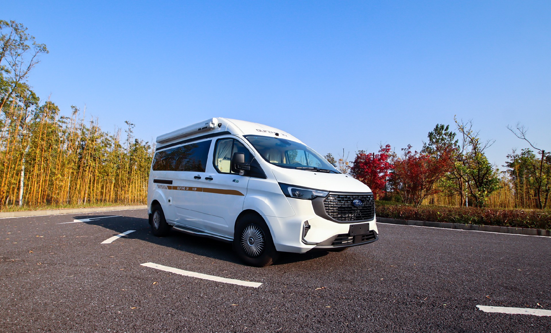 福特新全顺商旅小房车，六座U型沙发后置厨卫舒适实用，趣蜂B660